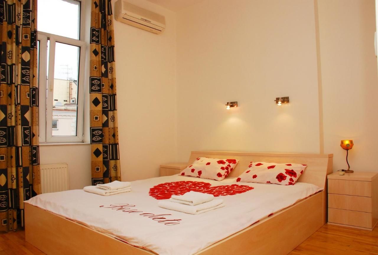 Апартаменты Alex Apartments on Lva Tolstogo Киев