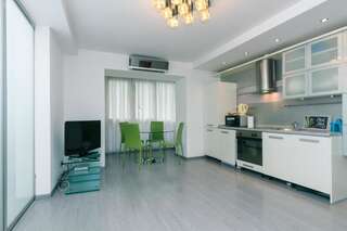 Апартаменты Alex Apartments on Lva Tolstogo Киев Улучшенные апартаменты с гидромассажной ванной - ул. Большая Васильковская, 45-10